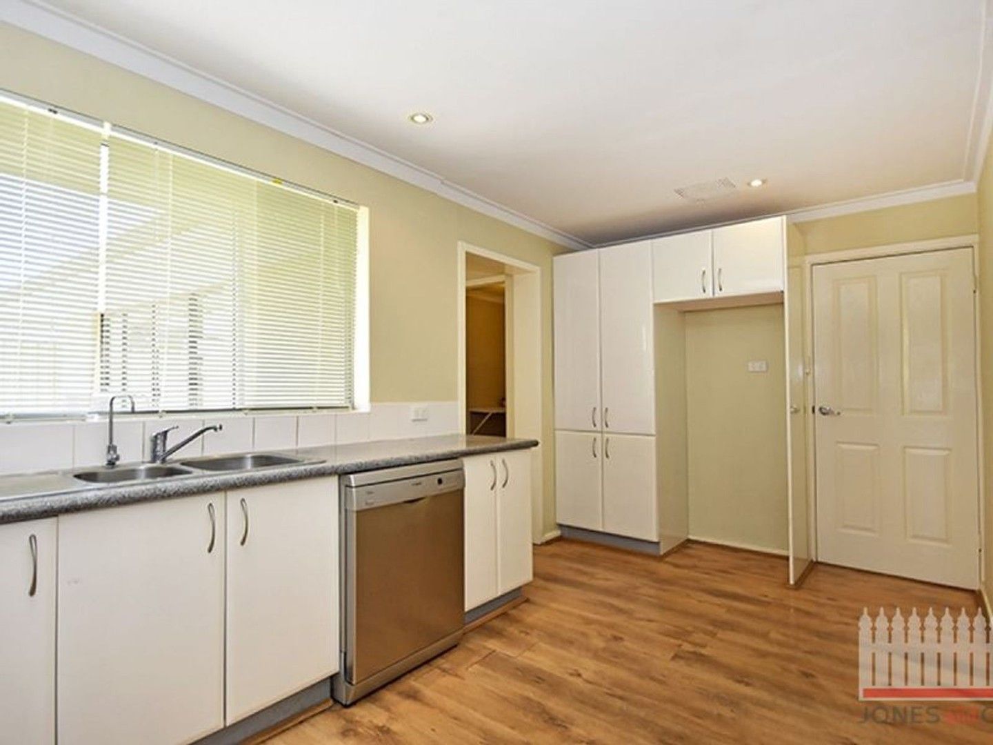 4 bedrooms House in 123 Walter Road East BASSENDEAN WA, 6054