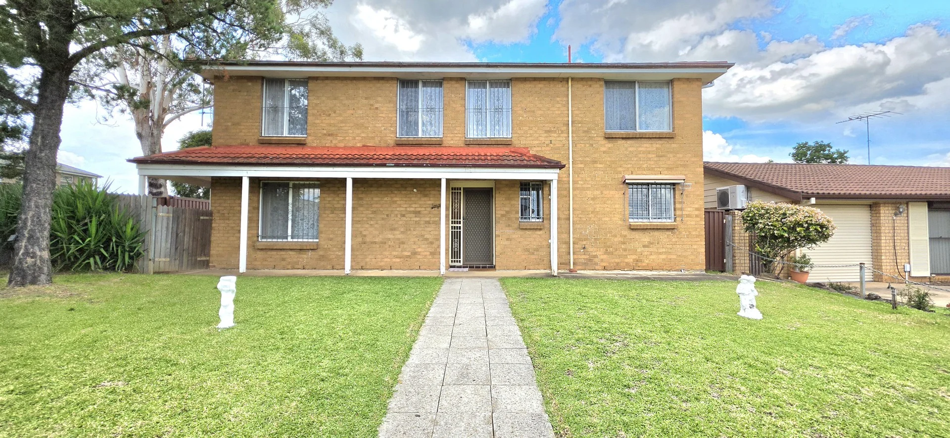 2 Lawley Street, Bossley Park NSW 2176