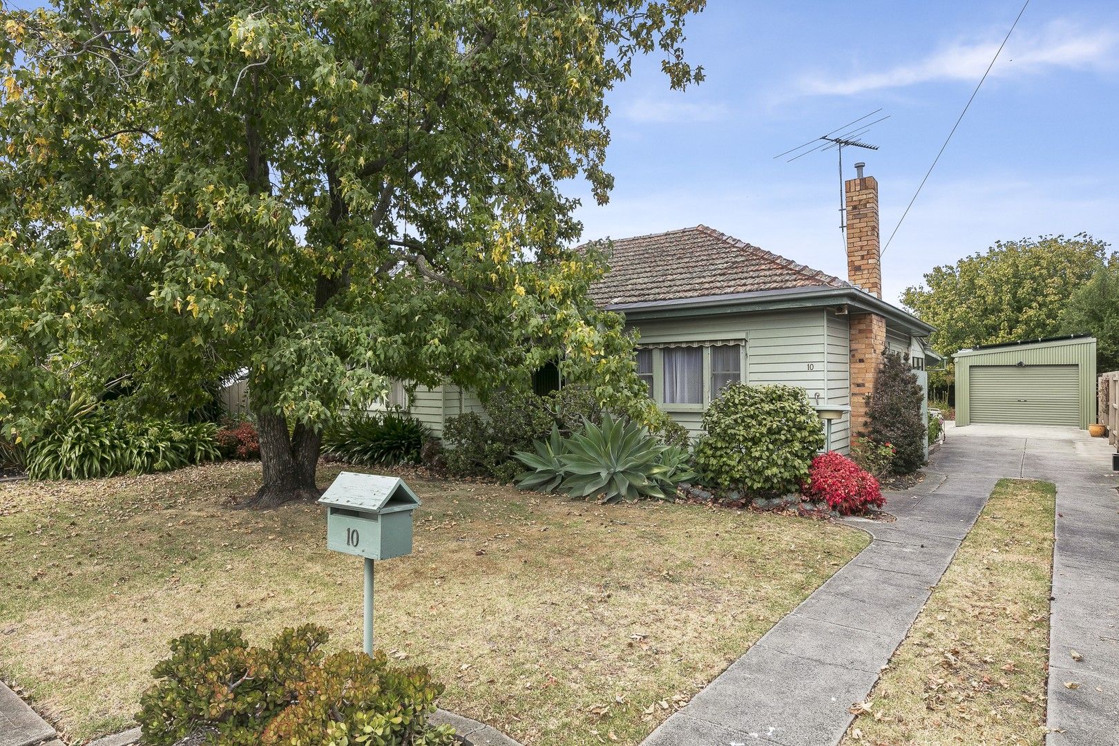 2 bedrooms House in 10 Quick Street PASCOE VALE VIC, 3044