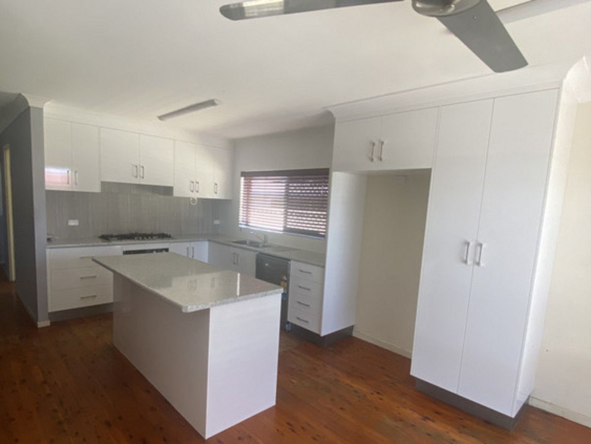 3 bedrooms House in 22 Broadmeadow Avenue THABEBAN QLD, 4670