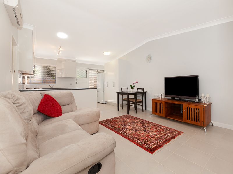 4/11 Crichton Street, YEERONGPILLY QLD 4105, Image 2