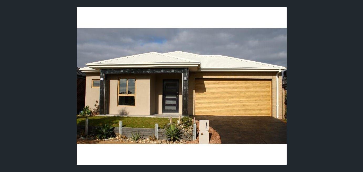 4 bedrooms House in 19 Embleton Chase WEIR VIEWS VIC, 3338