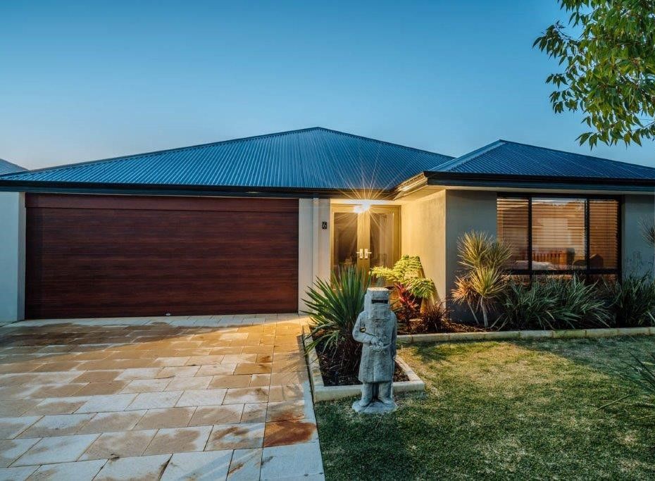 4 bedrooms House in 6 Dursley Street WELLARD WA, 6170
