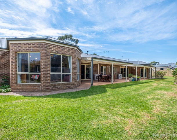 8 Holm Park Road, Beaconsfield VIC 3807