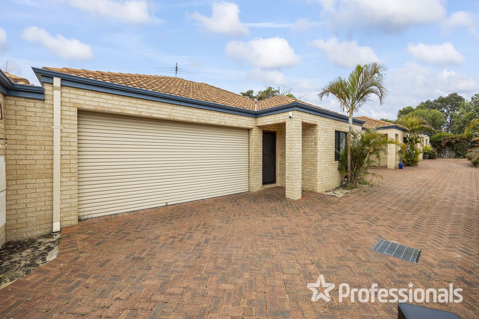 3 bedrooms Villa in 15B Loughton Way BALGA WA, 6061