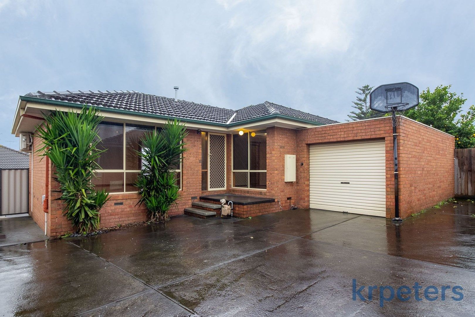 2/4 Bramwell Close, Endeavour Hills VIC 3802, Image 0