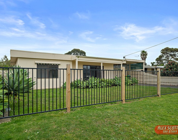 32 Albany Road, Cowes VIC 3922