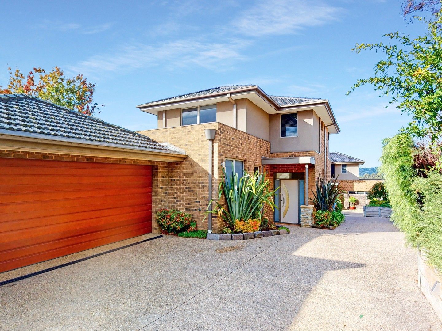 3 bedrooms Apartment / Unit / Flat in 2/4A Buchanan Road BERWICK VIC, 3806