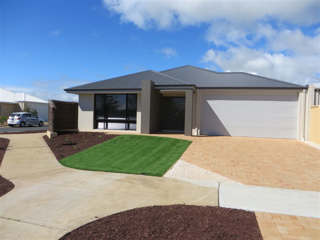 4 bedrooms House in 1/16 Almond Parkway YALYALUP WA, 6280