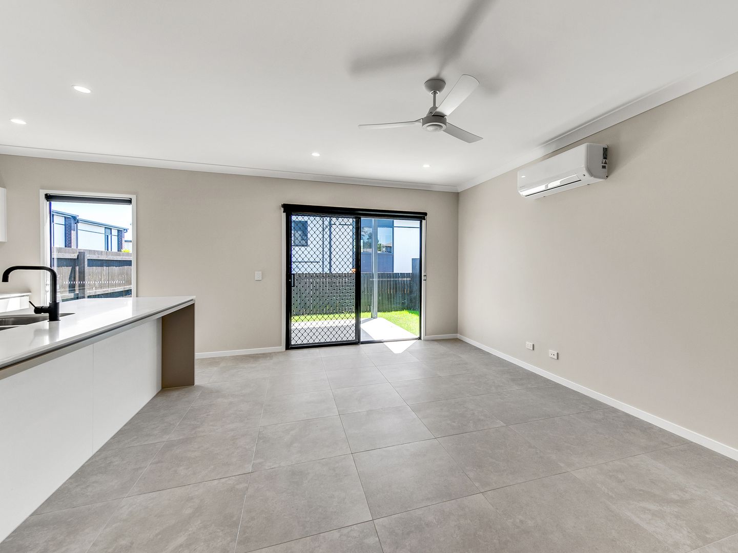 3/2 Castamore Wy, Richlands QLD 4077 House For Rent 670 Domain
