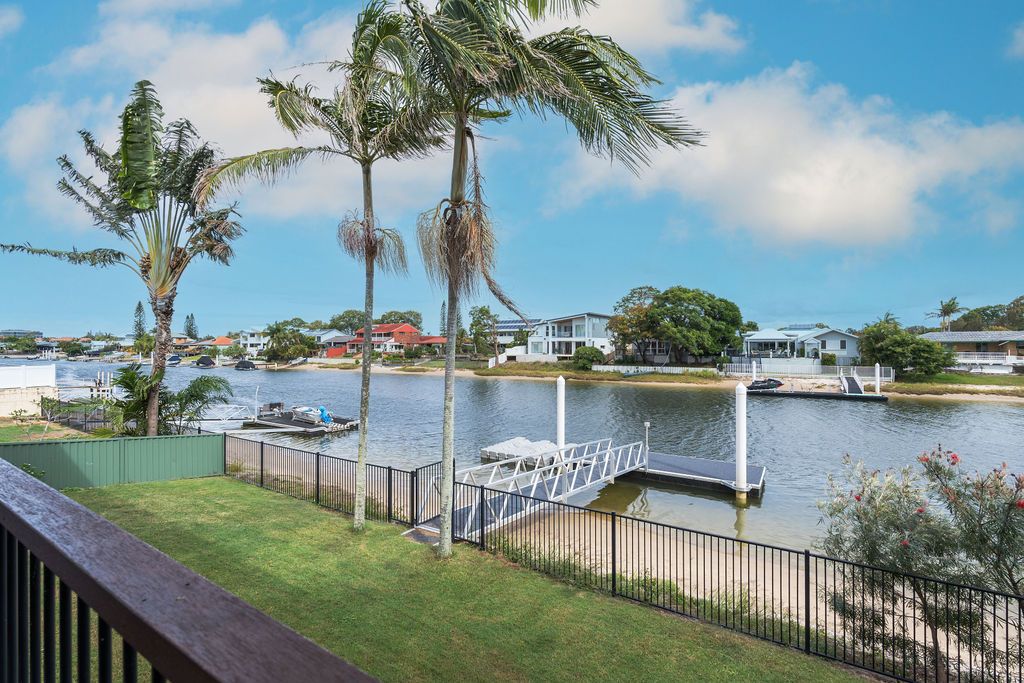 4 bedrooms House in 13 Sundowner Court MERMAID WATERS QLD, 4218