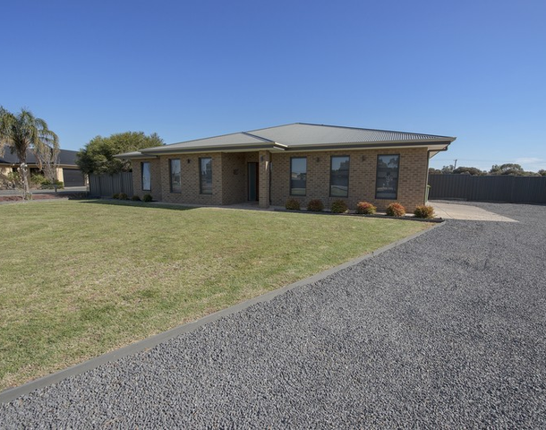 12 Graemar Drive, Swan Hill VIC 3585