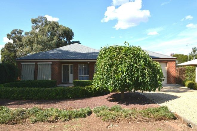 Picture of 32 Kenny Road, YARROWEYAH VIC 3644