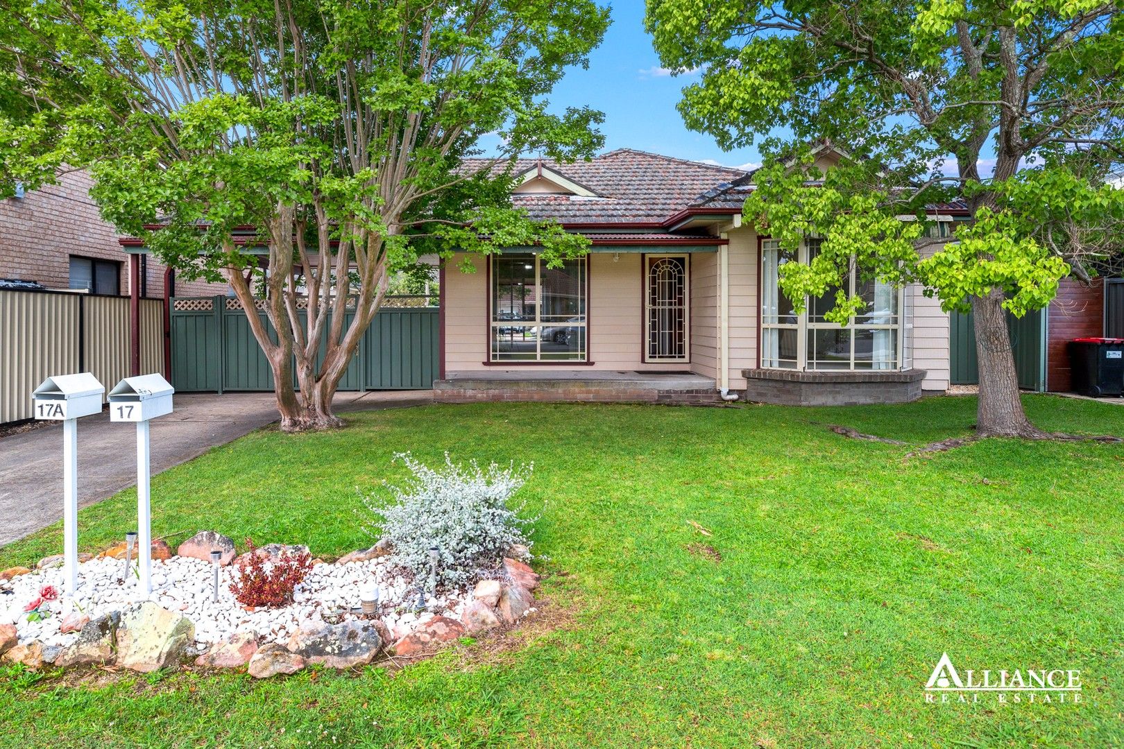 17 Worsley Street, East Hills Property History & Address Research