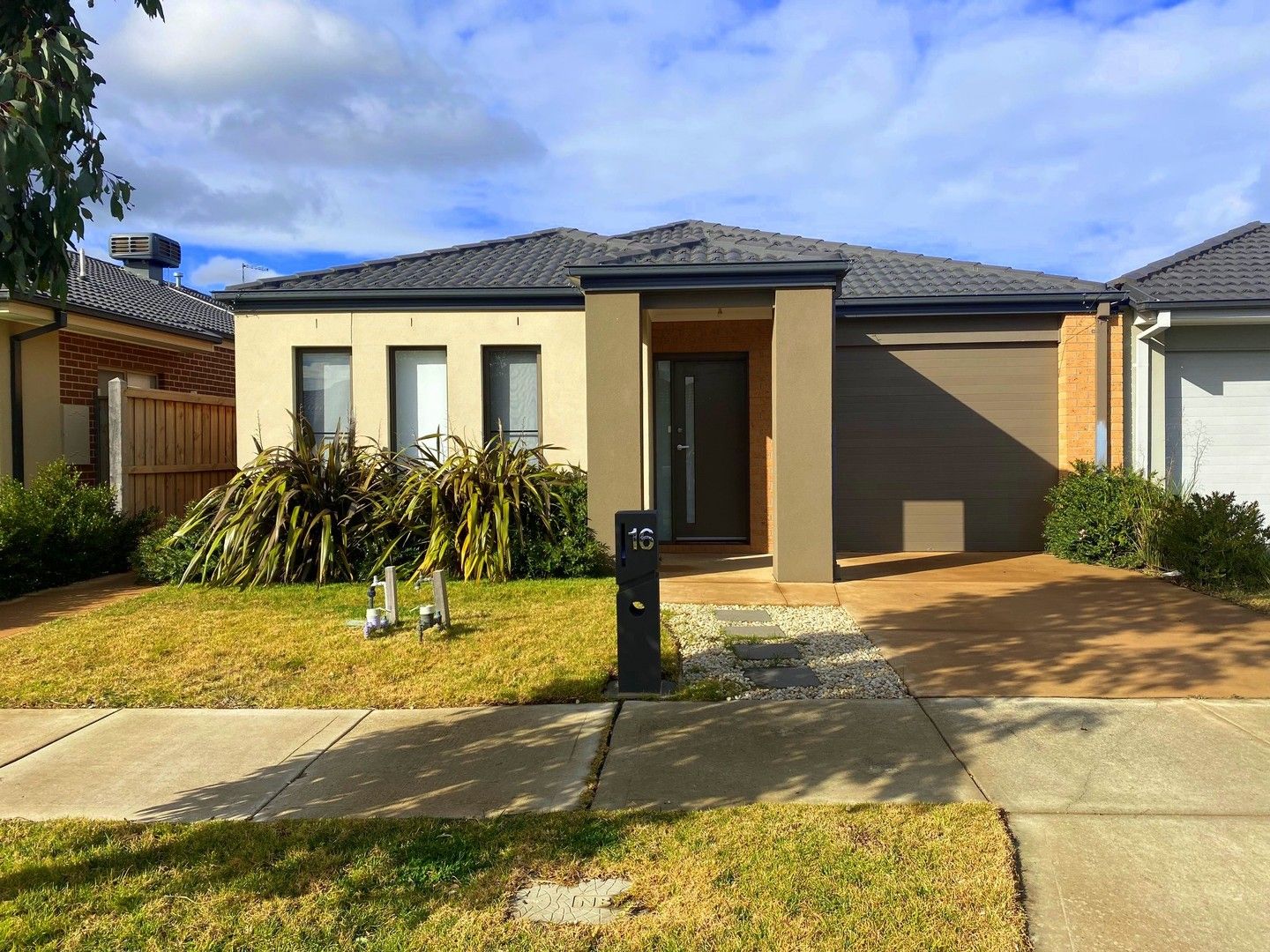 3 bedrooms House in 16 Bedford Way MICKLEHAM VIC, 3064