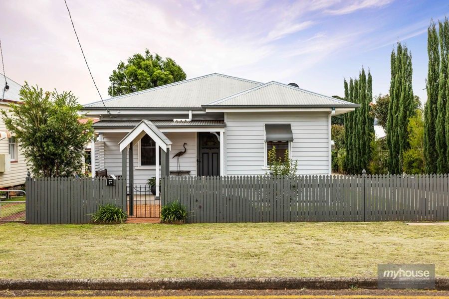 17 Eton Street East Toowoomba Qld 4350 Domain