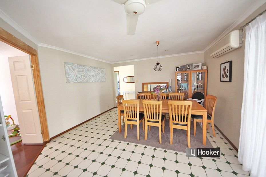 8 Washbrook Crescent, Petrie QLD 4502, Image 2