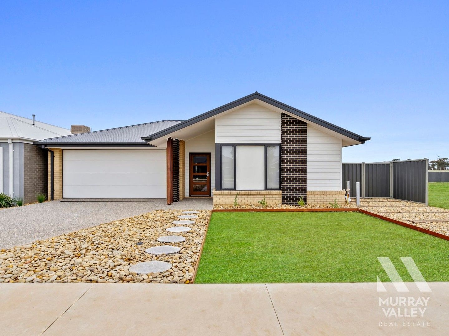 4 bedrooms House in 18 Peter Thomson Circuit YARRAWONGA VIC, 3730