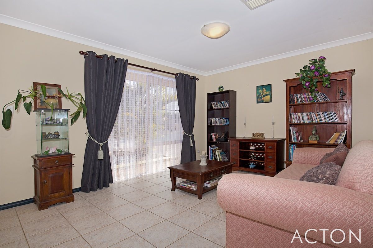 4 Shanto Court, Dudley Park WA 6210, Image 2