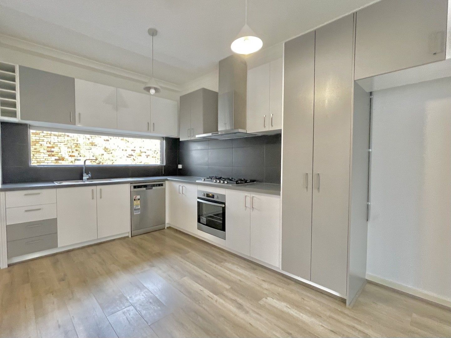 2 bedrooms Townhouse in 2/348 Highbury Road MOUNT WAVERLEY VIC, 3149