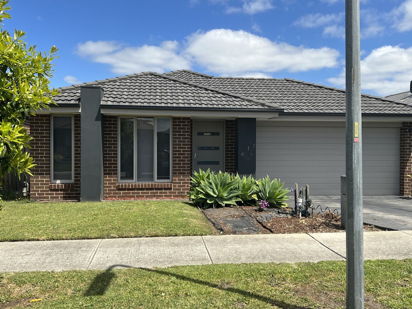 12 HASSETT LANE, Cranbourne West VIC 3977, Image 0