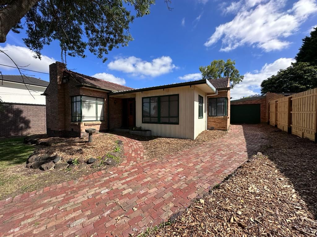 4 bedrooms House in 9 Matthew Street GLEN WAVERLEY VIC, 3150