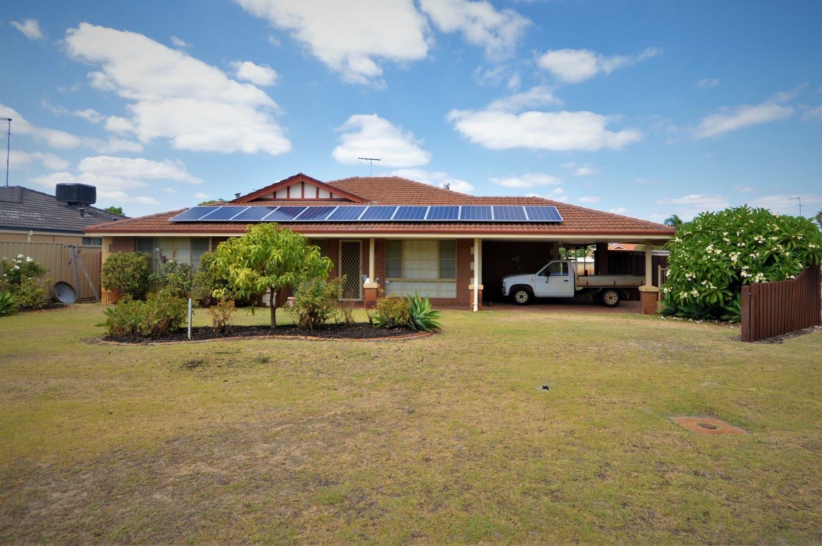 4 bedrooms House in 1 Malabor Mews HALLS HEAD WA, 6210
