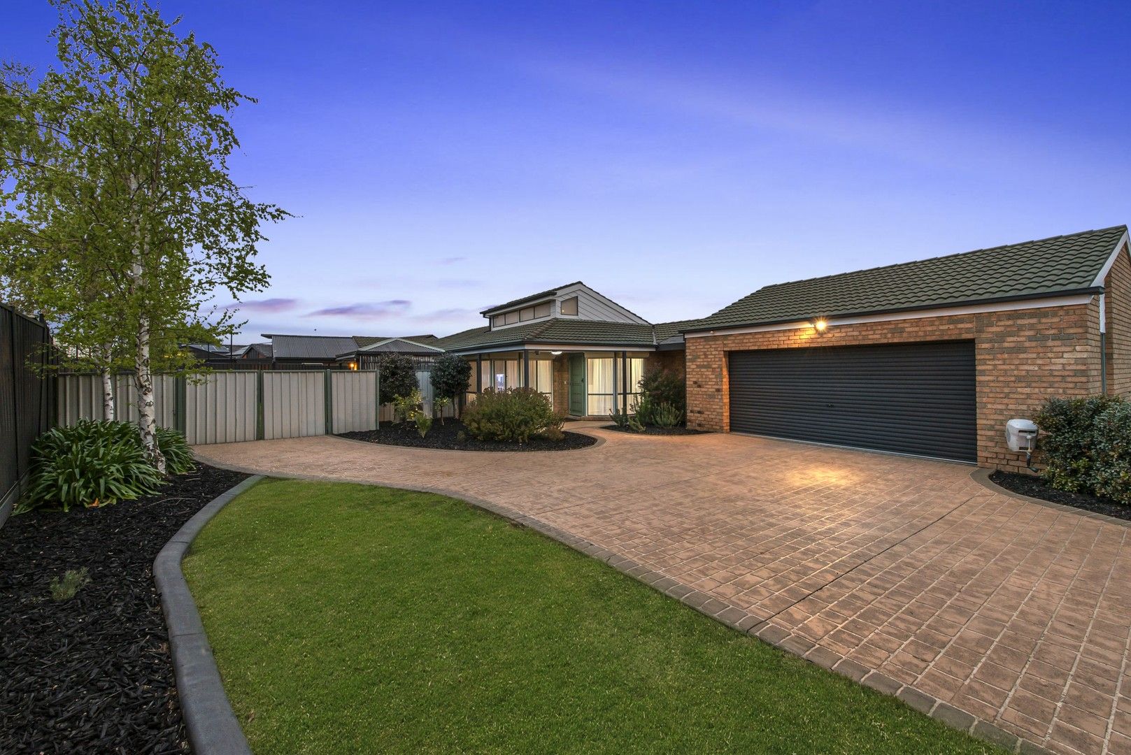 4 bedrooms House in 25 Panorama Drive HILLSIDE VIC, 3037