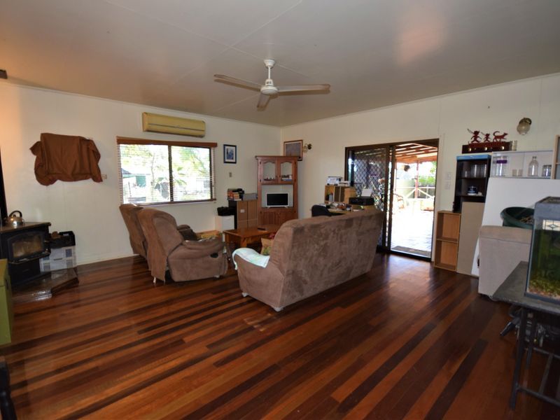 19 Cassowary Street, Longreach QLD 4730, Image 2