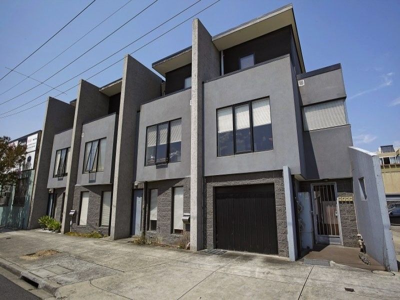 2 bedrooms House in 2/11 Langwells Parade NORTHCOTE VIC, 3070