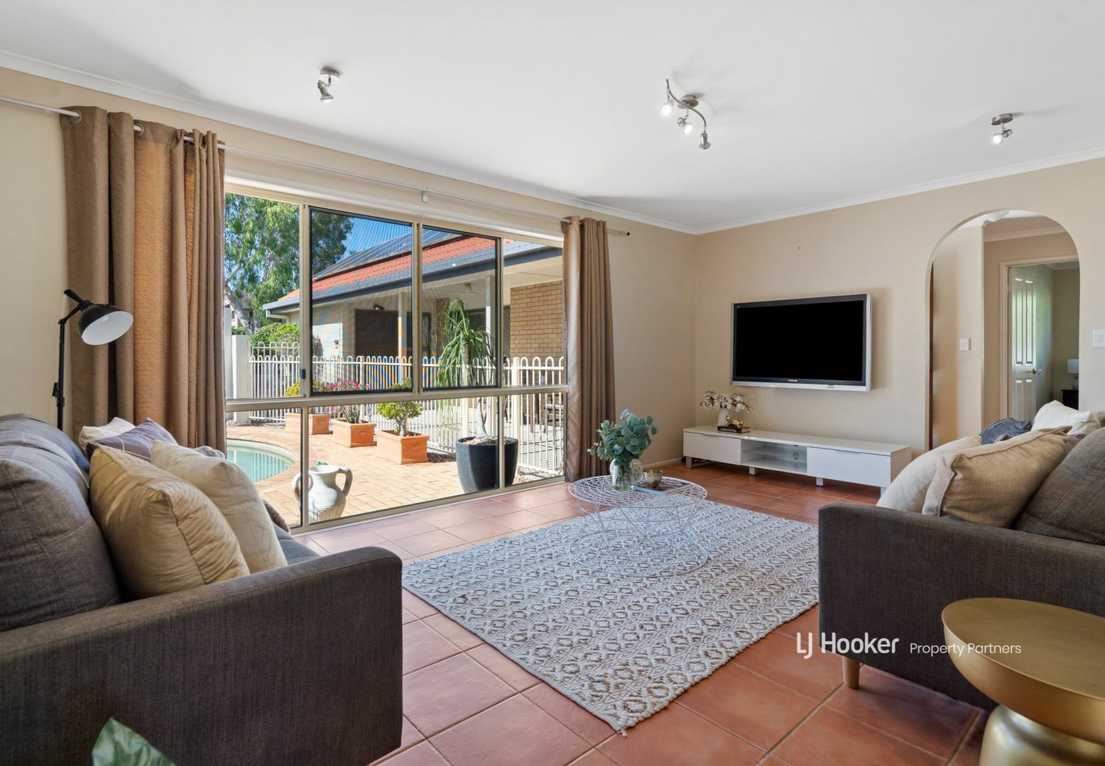 16 Saville Street, Eight Mile Plains QLD 4113, Image 1