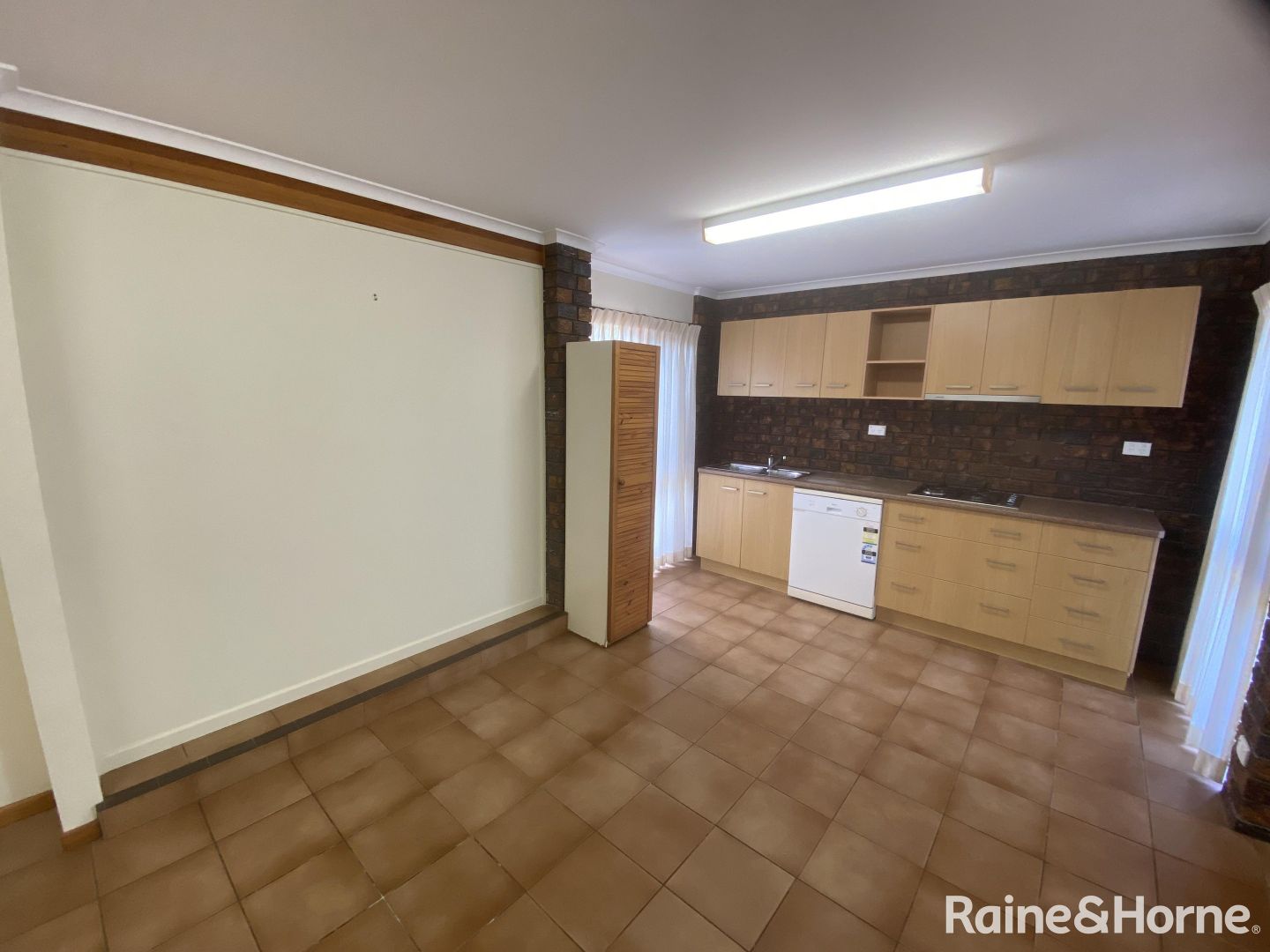 6062 Broadwater Terrace, Redland Bay QLD 4165 Apartment For Rent