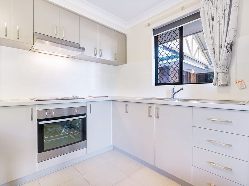 1 bedrooms House in 44 Partridge Way THORNLIE WA, 6108