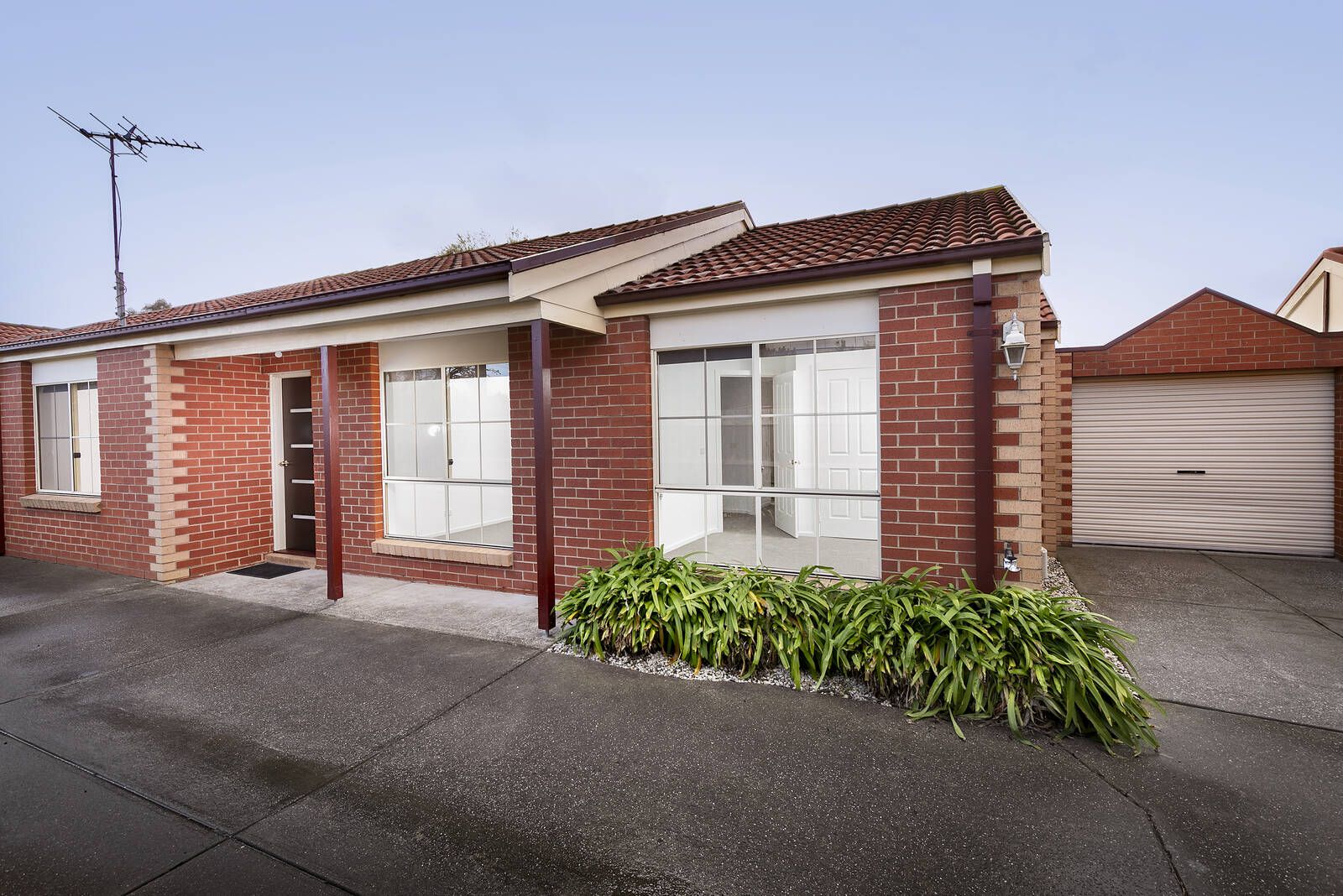 2/42 Collier Court, Strathmore Heights VIC 3041