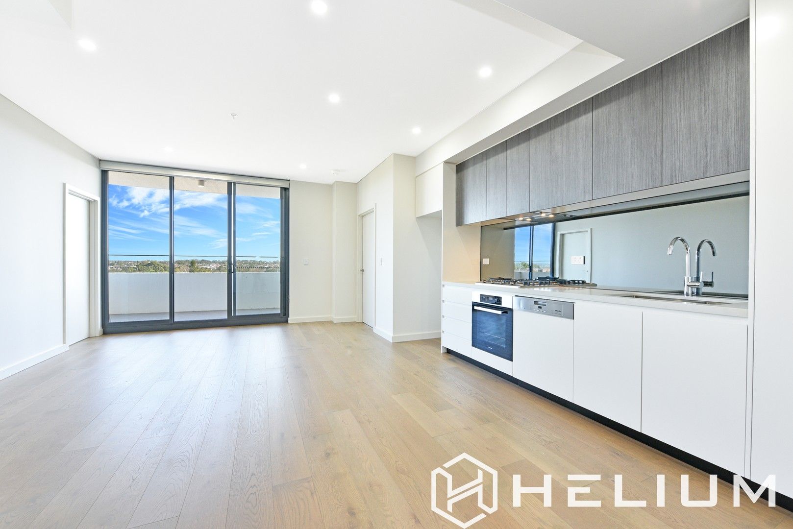 3 bedrooms Apartment / Unit / Flat in 604/17 Garrigarrang Avenue KOGARAH NSW, 2217