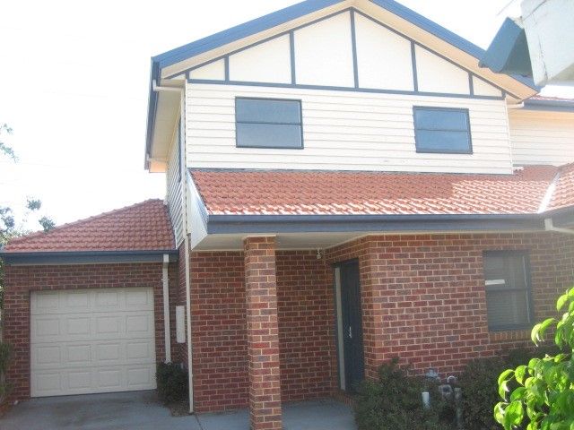 3 bedrooms Townhouse in 2/52 Willesden Road HUGHESDALE VIC, 3166