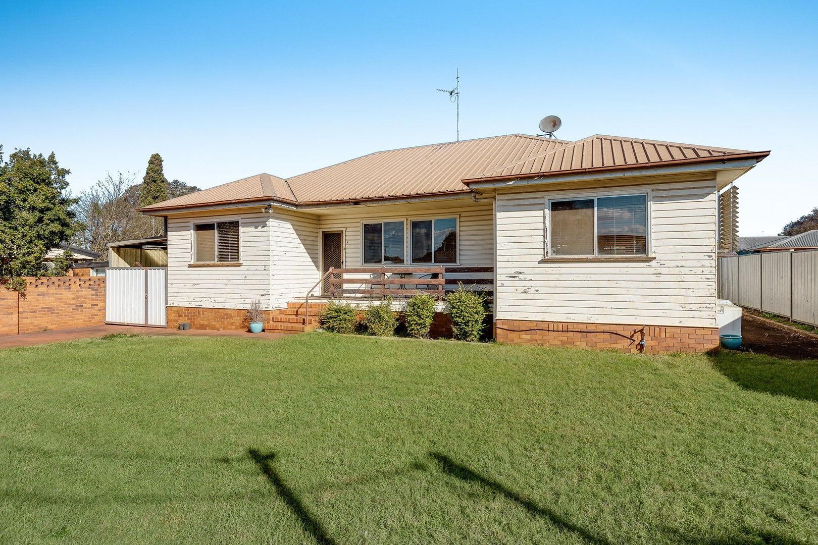 3 bedrooms House in 2 Hursley Road NEWTOWN QLD, 4350