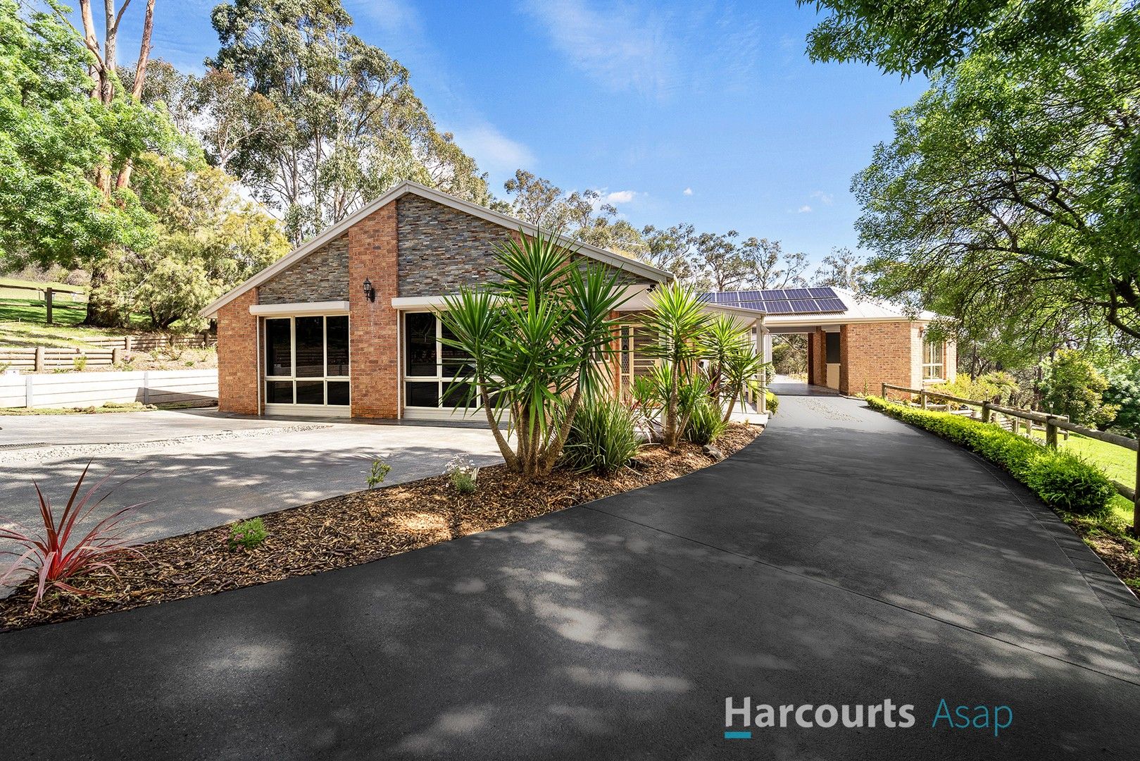 5 bedrooms House in 52 Melaleuca Drive TRAFALGAR EAST VIC, 3824