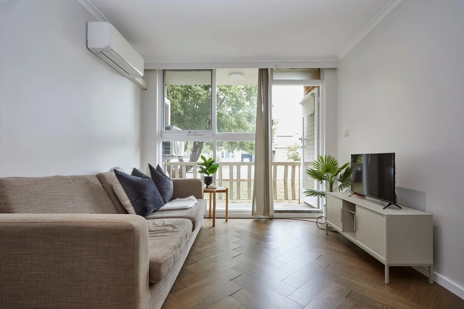 Primary image of 1/3b Innellan Rd, Murrumbeena VIC 3163