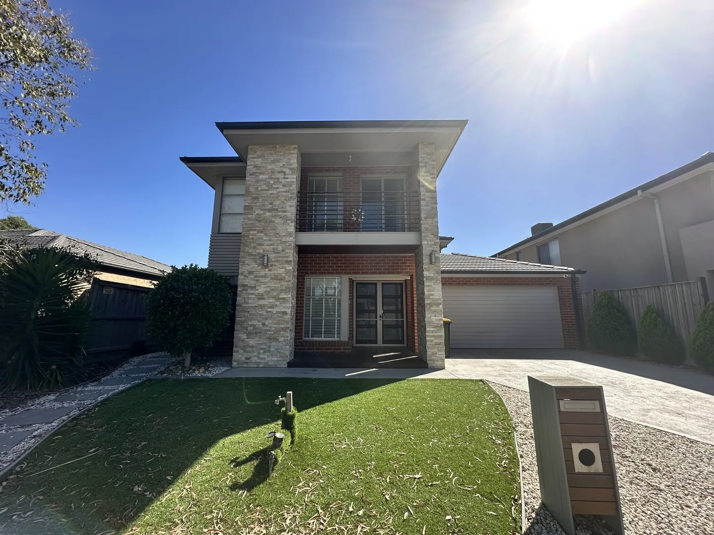 Modern spacious 4-beds Living in Kingsford Estate Point Cook, Point Cook