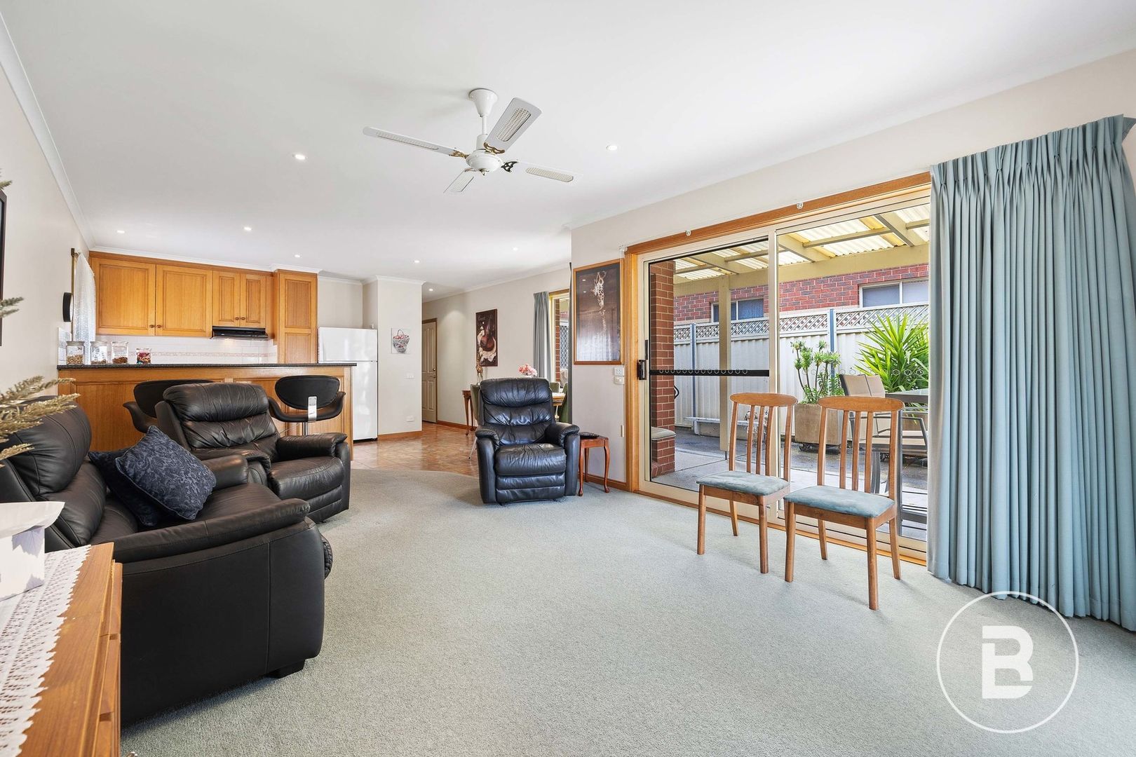3/2 Finley Court, Mount Clear VIC 3350, Image 2