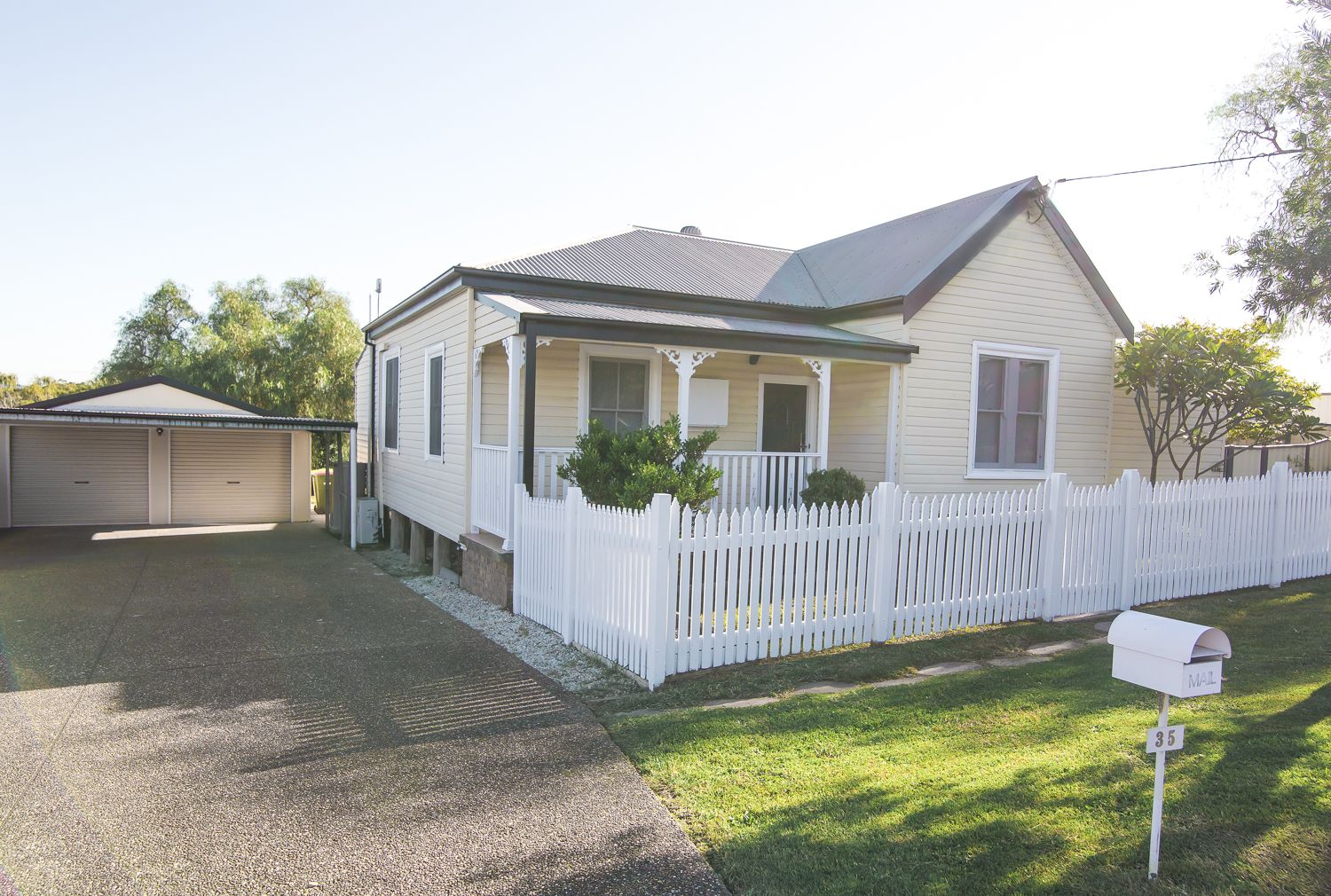 35 Glenroy Street, Thornton Property History & Address Research Domain