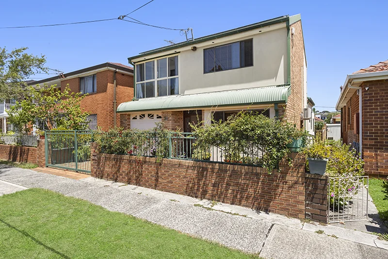 Primary image of 30 Robinson Street, Eastlakes NSW 2018