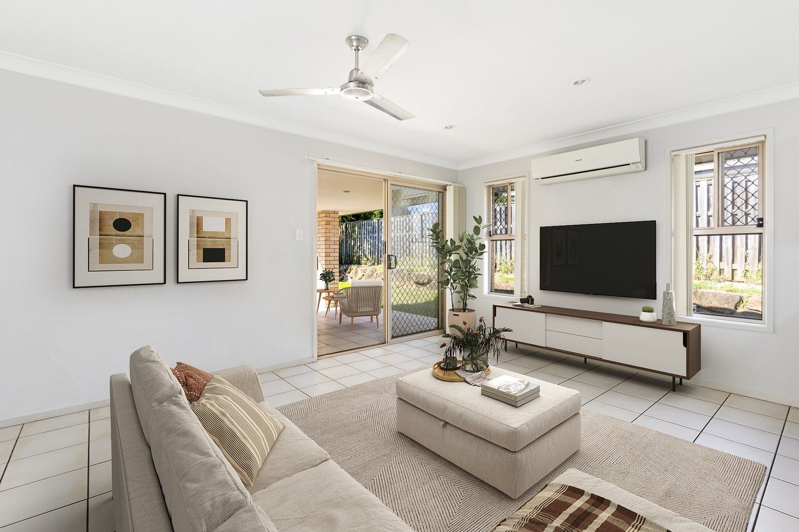 4 bedrooms House in 17 Westminster Crescent RACEVIEW QLD, 4305