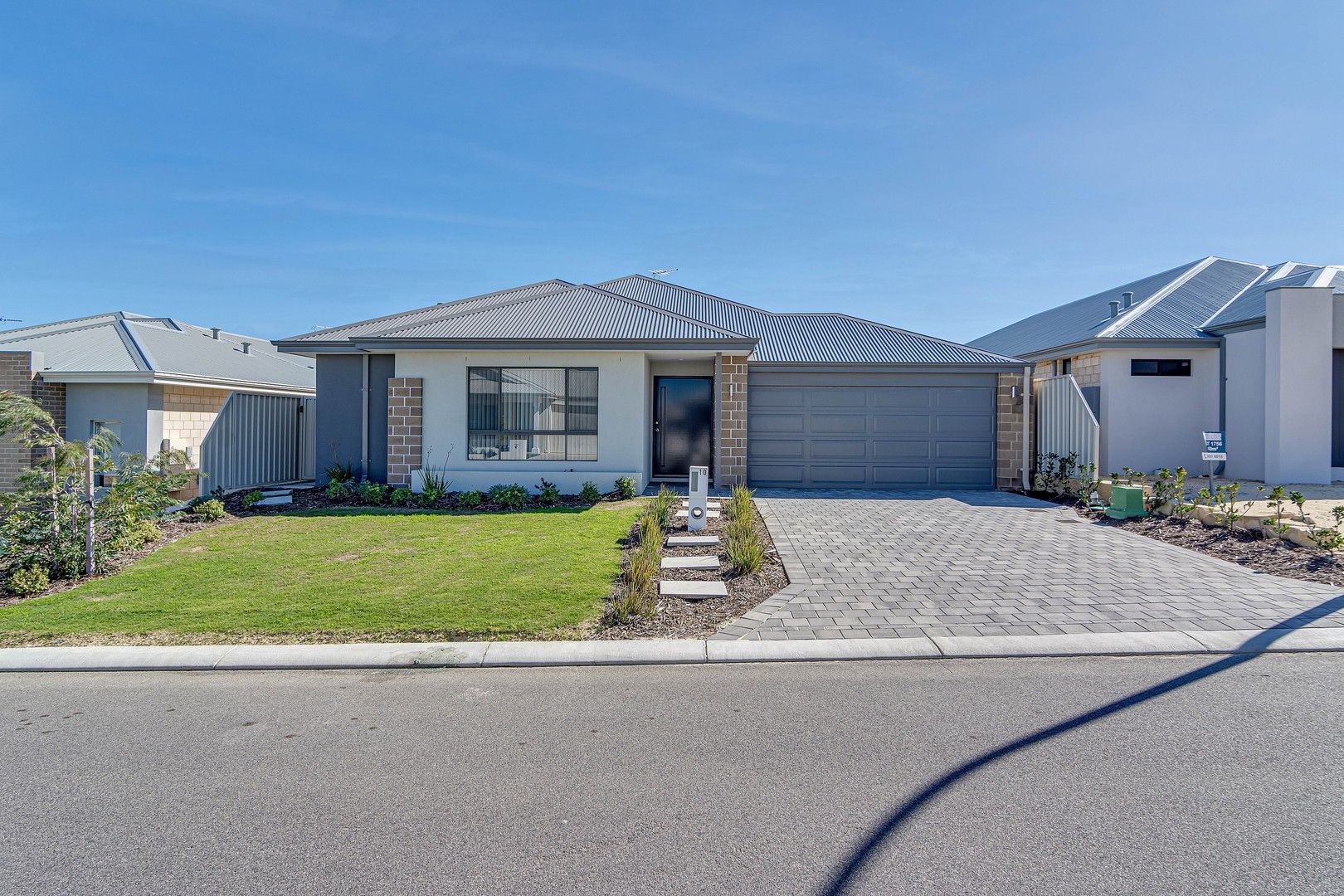 4 bedrooms House in 10 Paddle Way YANCHEP WA, 6035