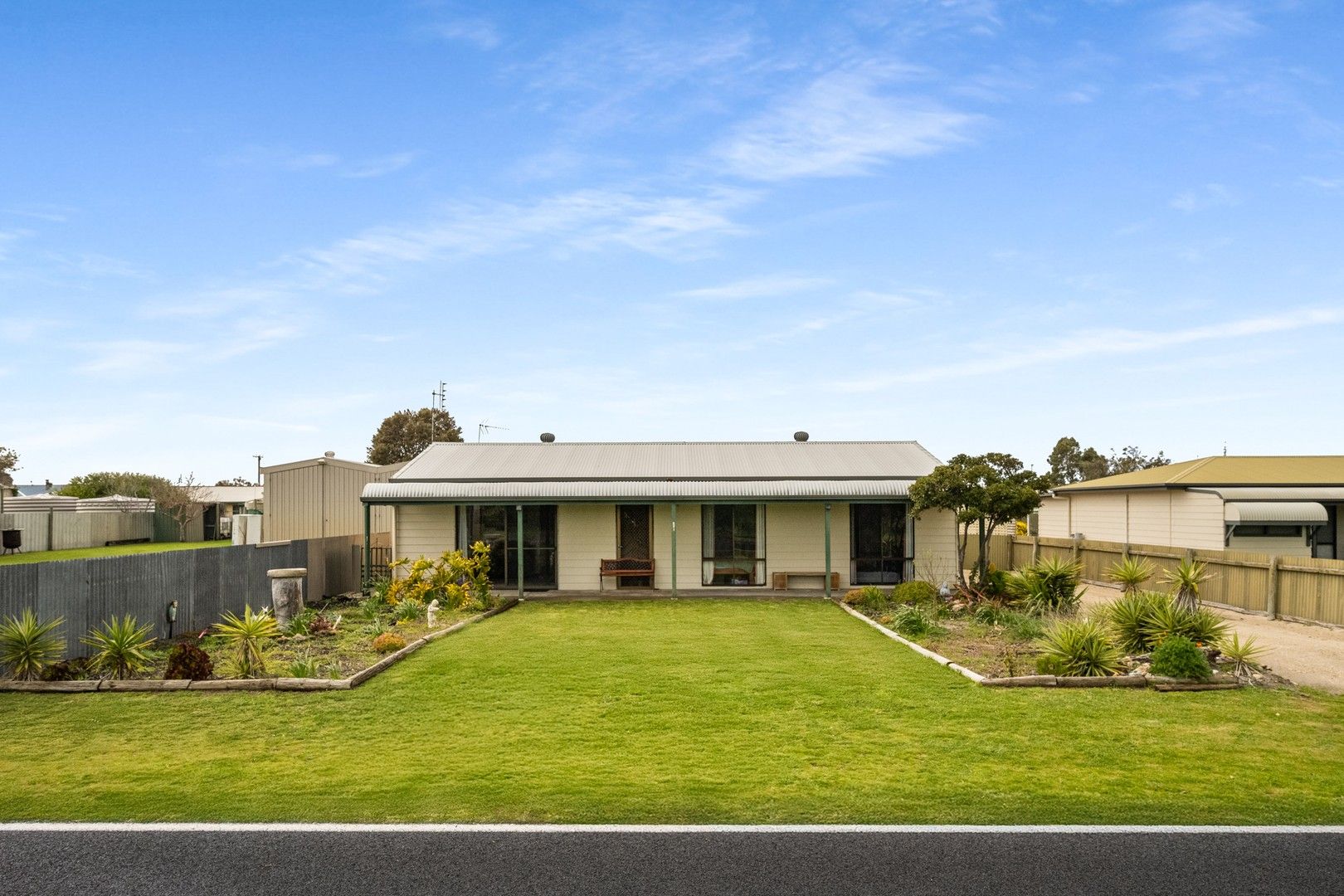 4 bedrooms House in 231 Marine Parade PINKS BEACH SA, 5275