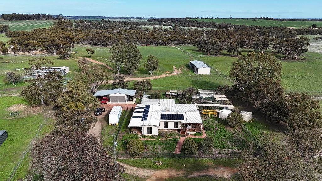 4 bedrooms Rural in 2463 Quairading - York Road EAST BEVERLEY WA, 6304