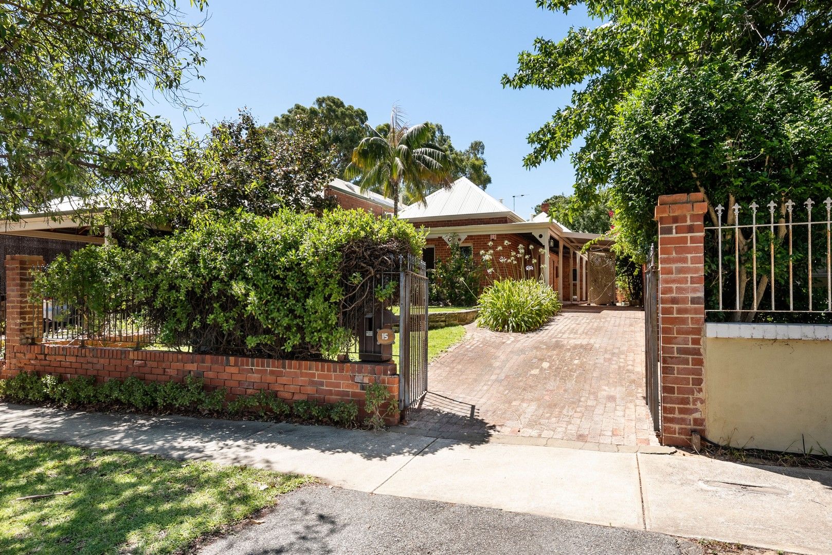 3 bedrooms House in 15 Thomson Road CLAREMONT WA, 6010