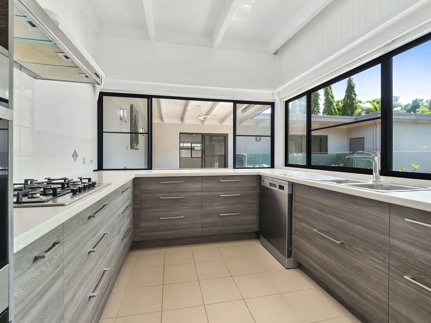 11 Euston Close, Clifton Beach QLD 4879, Image 2