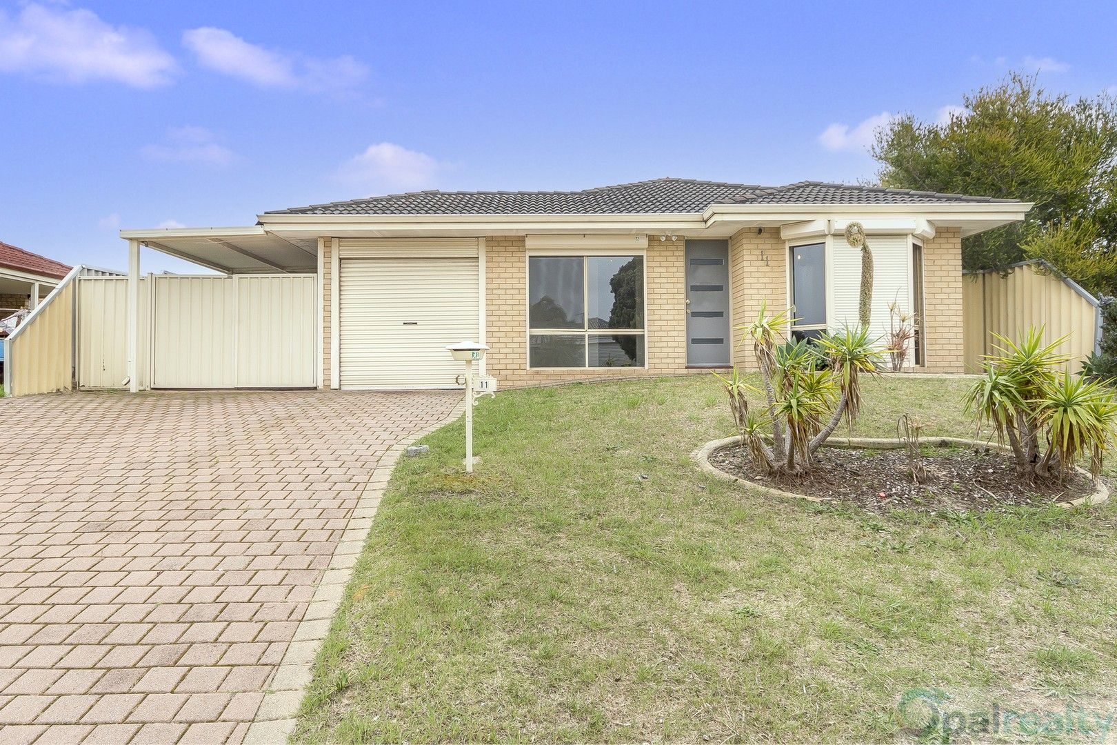 4 bedrooms House in 11 Armistice Way WARNBRO WA, 6169